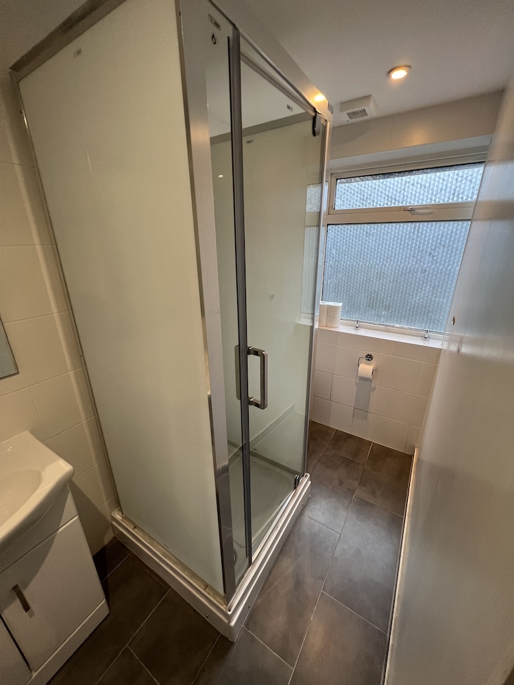 Family Room, Private Bathroom photo 3