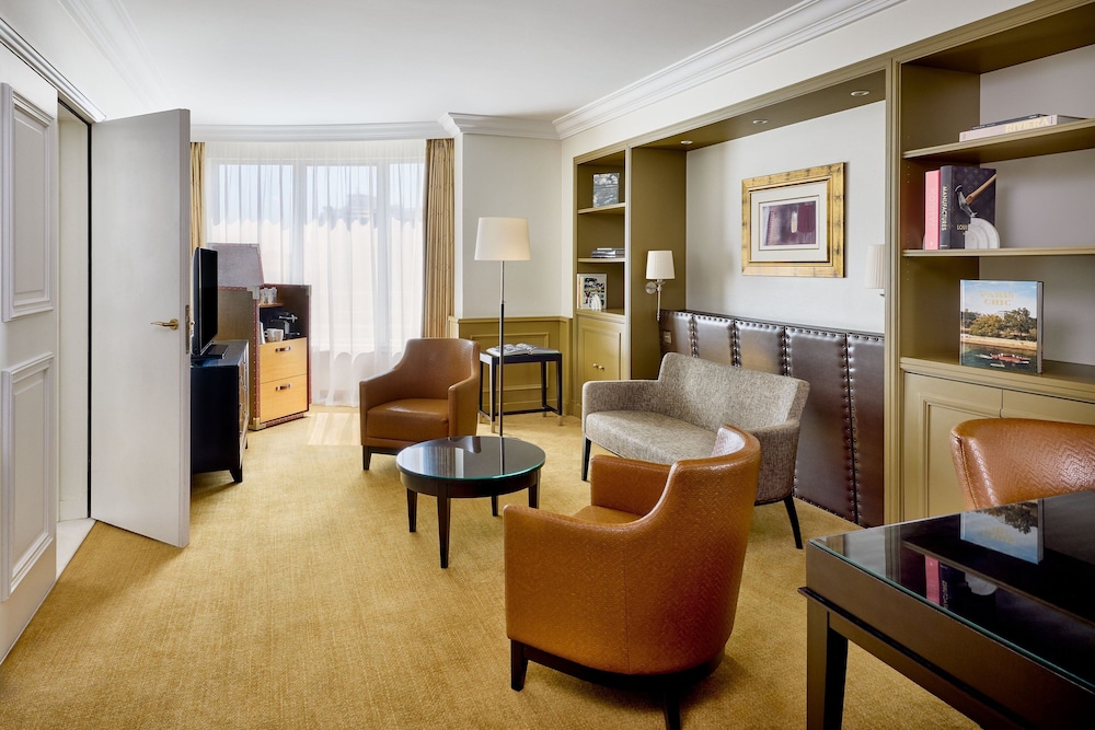 Suite, 1 King Bed, Non Smoking