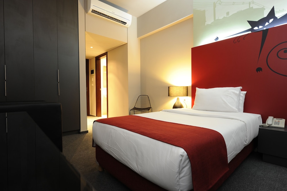 Deluxe Room, 1 King Bed photo 3