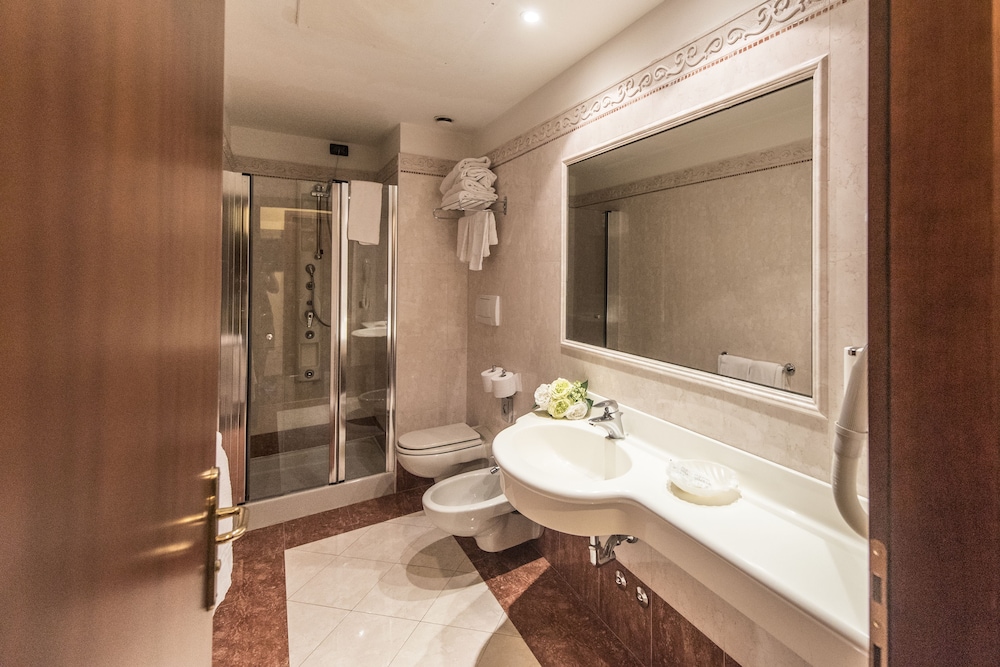 Classic Double or Twin Room - Photo 5