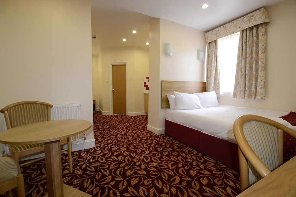 Standard Room, Multiple Beds, Non Smoking - Photo 2