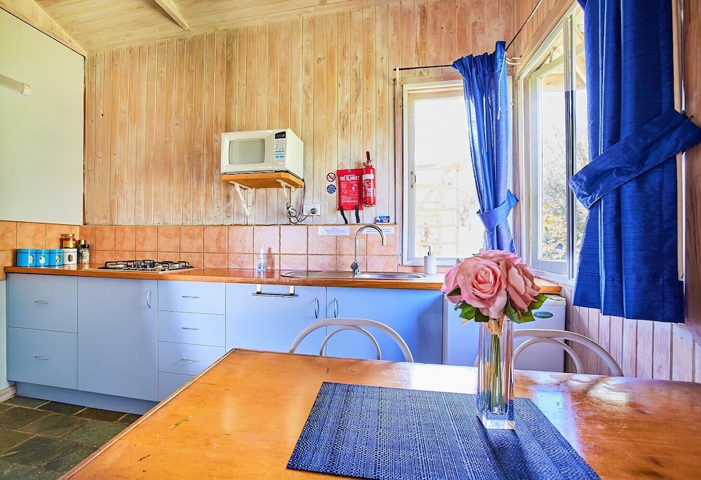 Traditional Cottage, 1 Queen Bed photo 2