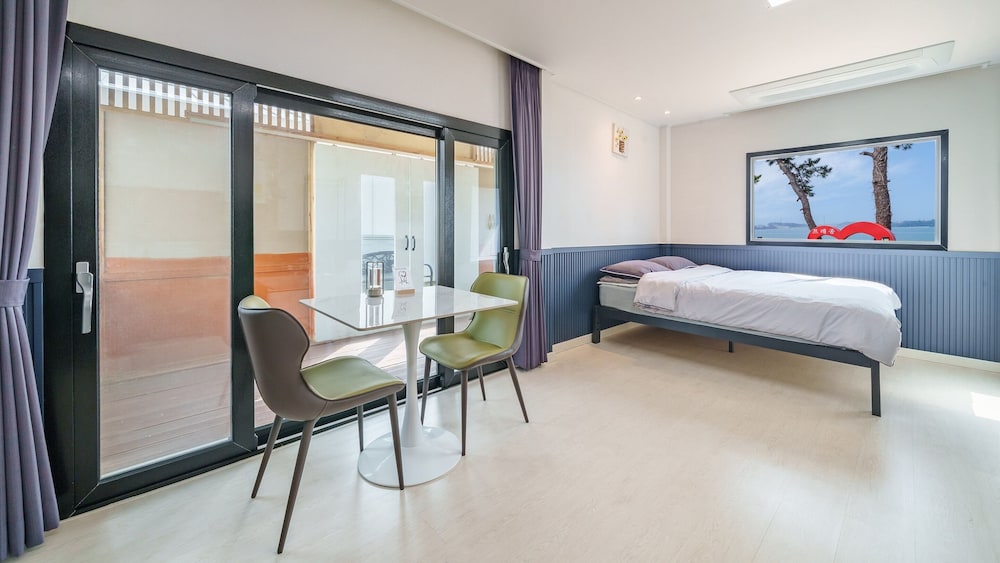Basic Room, 1 Bedroom (104(Private House/Ocean View/BBQ))