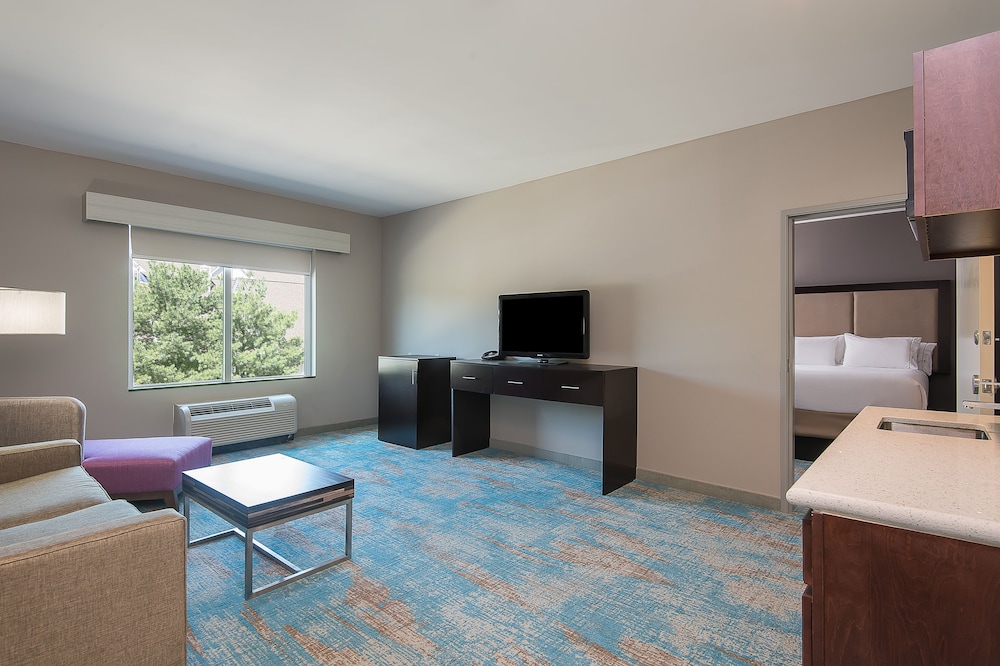 Suite, 2 Queen Beds (Extra Floor Space)
