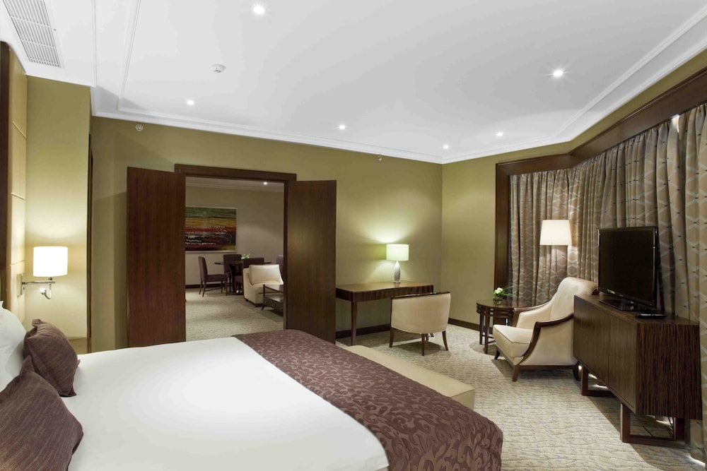 Suite, 1 Queen Bed photo 2