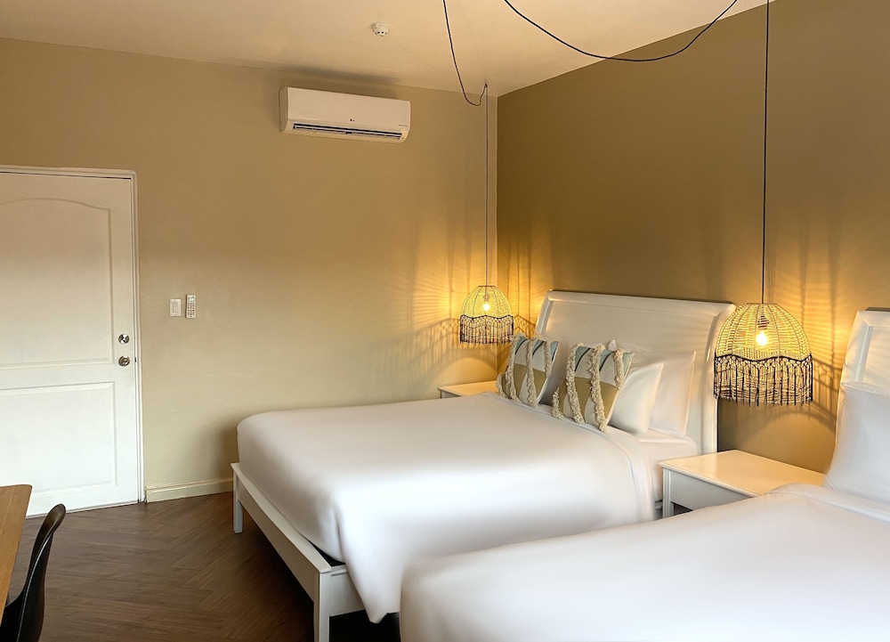 Deluxe Quadruple Room, 2 Queen Beds (External Bathroom) photo 1