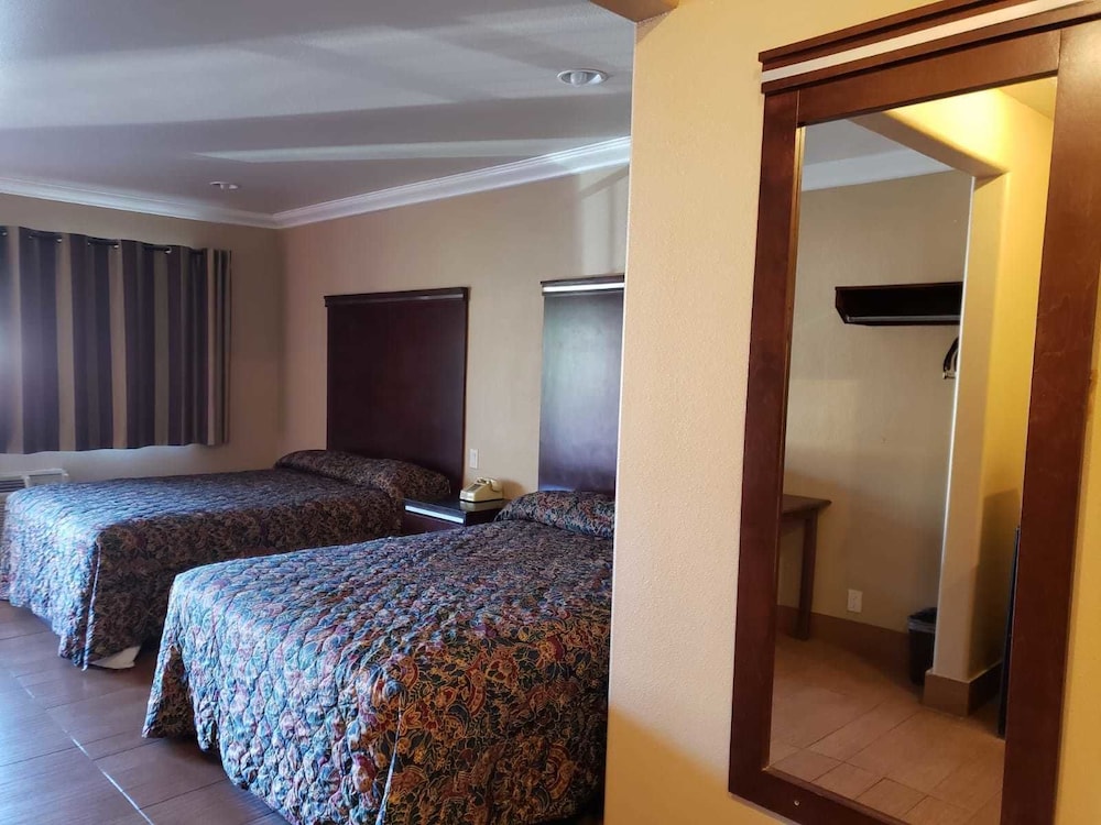 Room, 2 Double Beds, Non Smoking - Photo 1