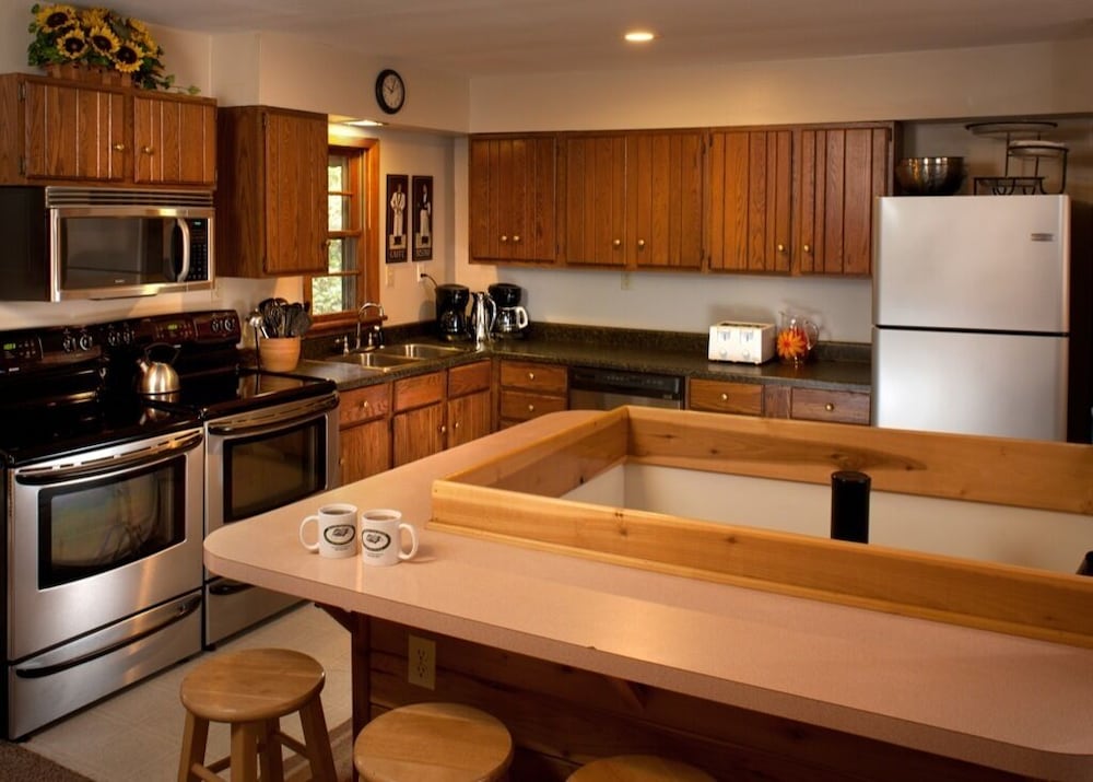 5 Bedroom 3.5 Bath Cabin, Full Kitchen, Hot Tub photo 3
