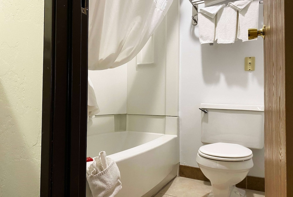Deluxe Room, 2 Queen Beds, Non Smoking - Photo 10