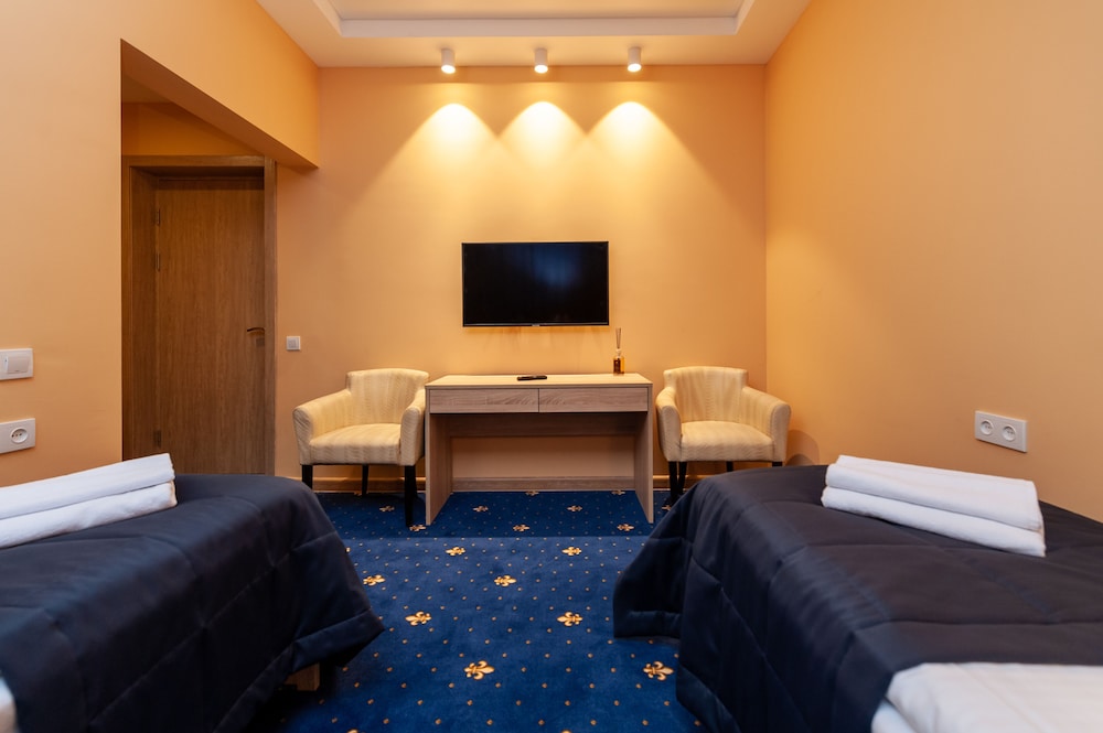 Economy Twin Room photo 1