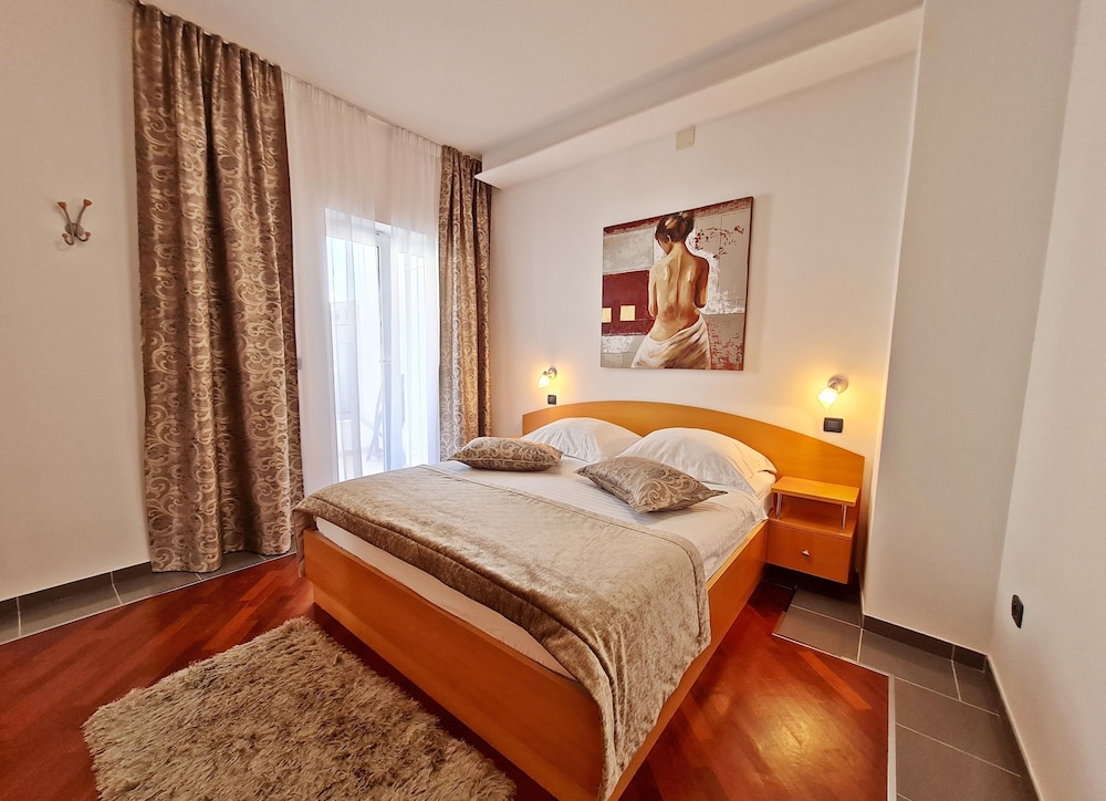 Suite, Balcony, Partial Sea View photo 1