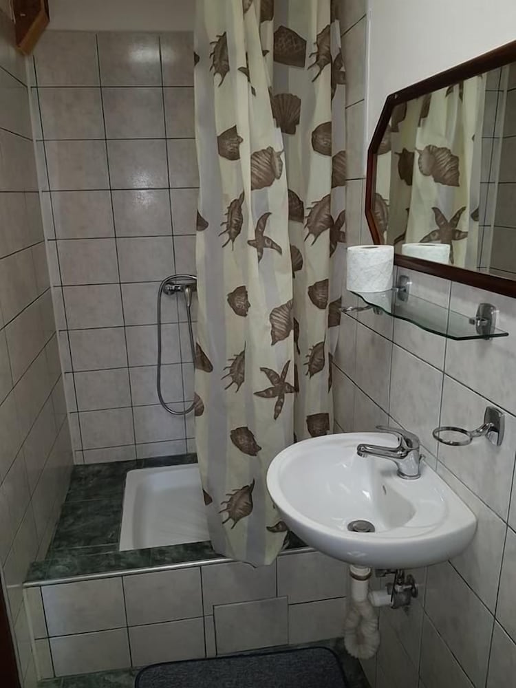Standard Room, 2 Twin Beds - Photo 4