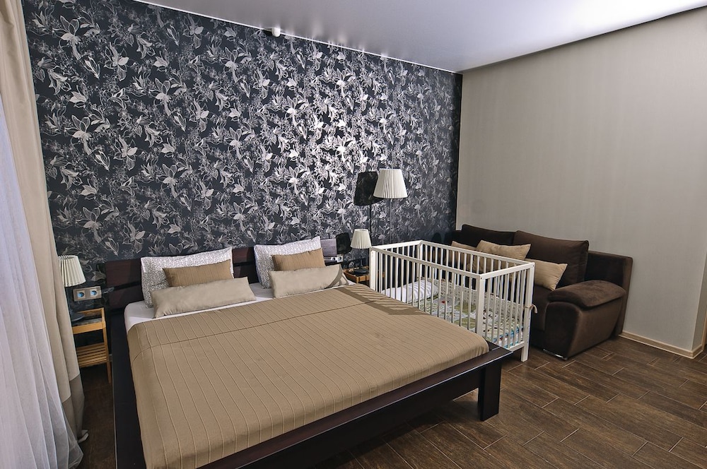 Deluxe Double Room, 1 Queen Bed with Sofa bed photo 3