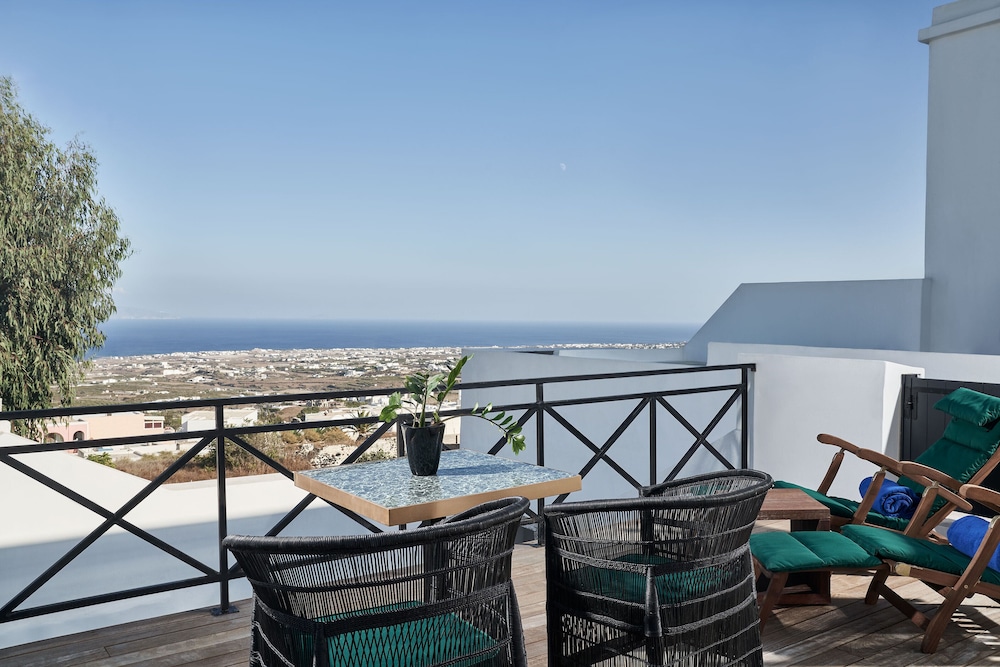 Senior Suite, Jetted Tub, Sea View - Photo 4