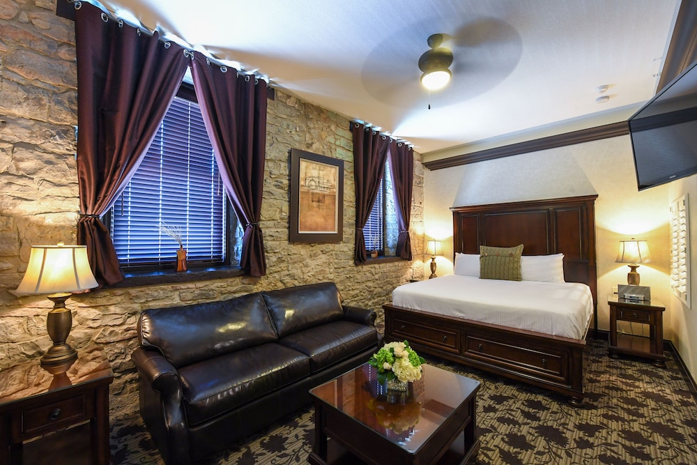 Romantic Suite, Jetted Tub photo 2