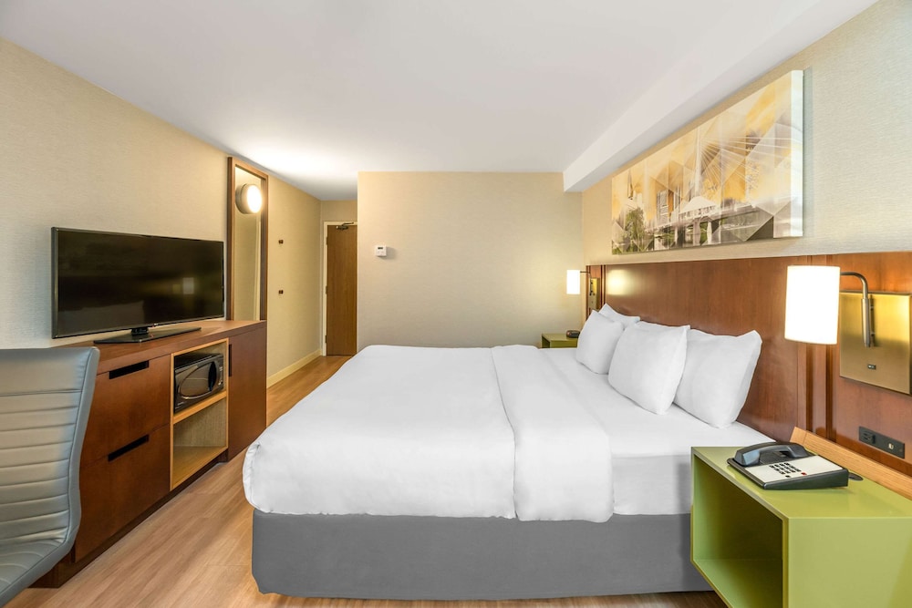 Room, 1 King Bed with Sofa bed, Accessible, Non Smoking - Photo 3