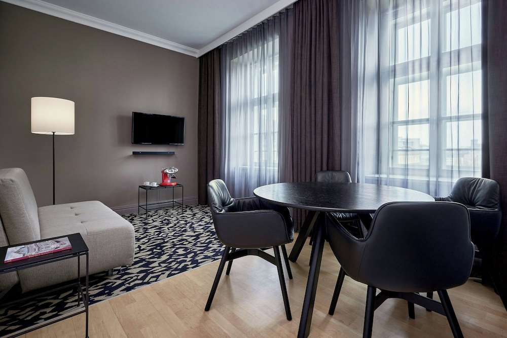 Family Room, 1 Bedroom photo 1