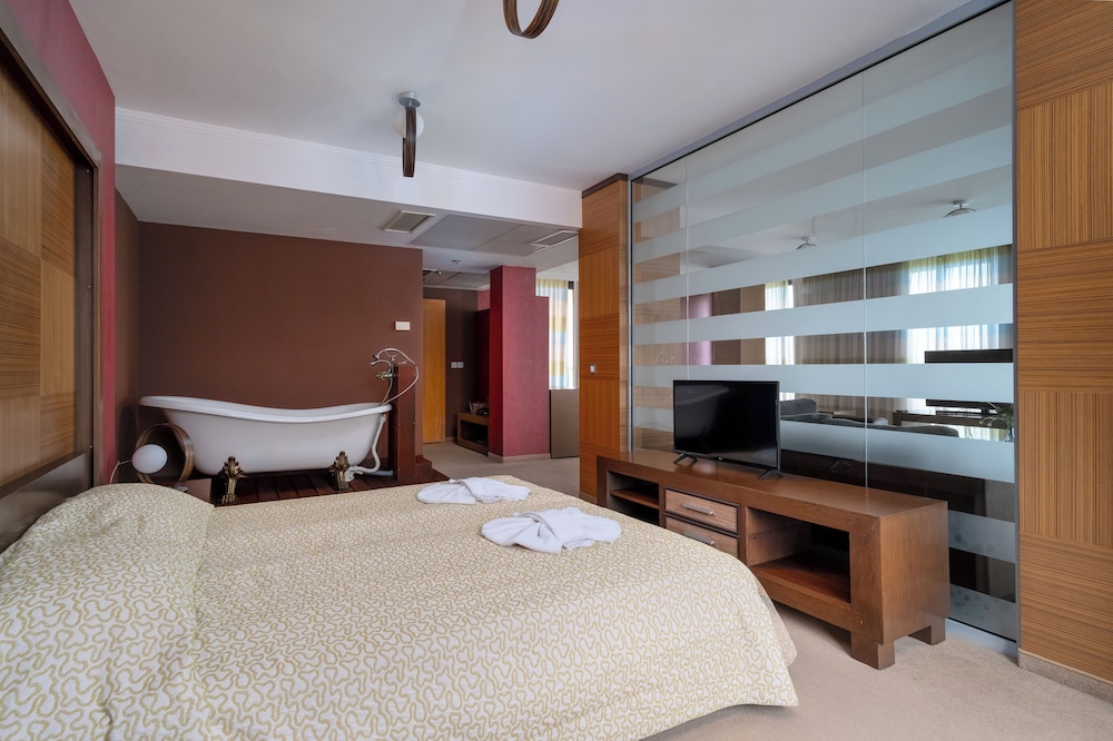 Queen Room