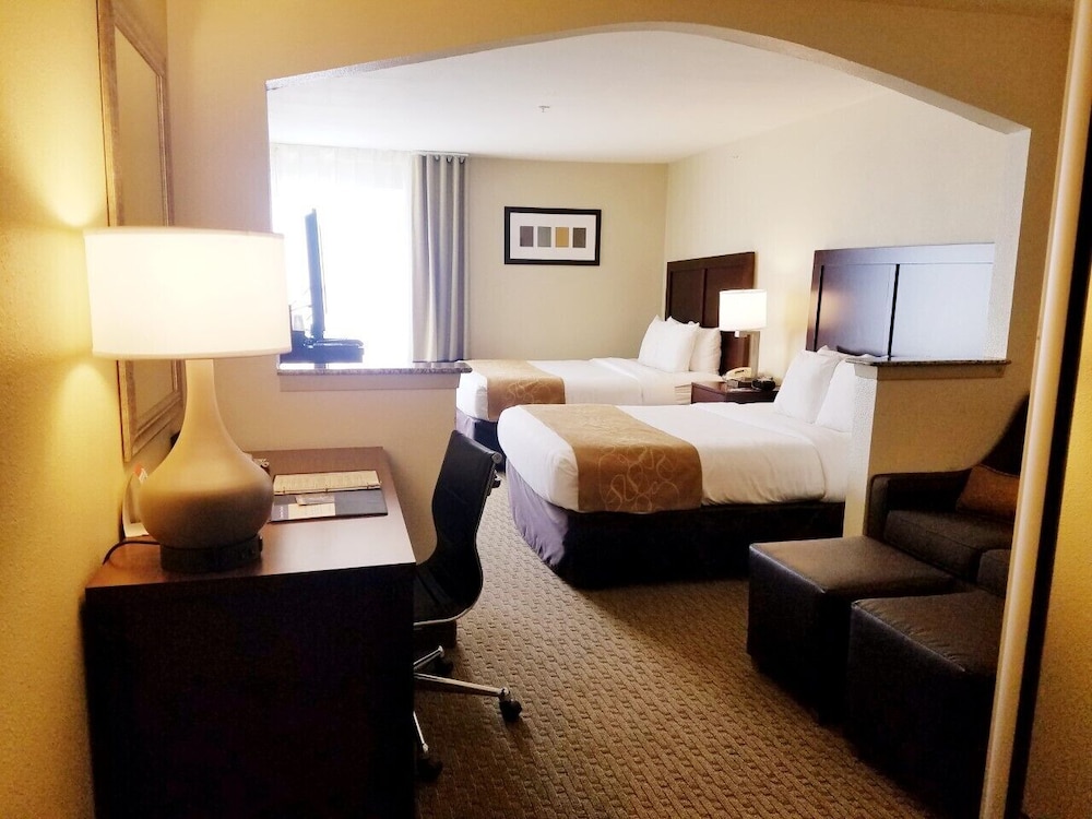 Suite, Multiple Beds, Non Smoking - Photo 6