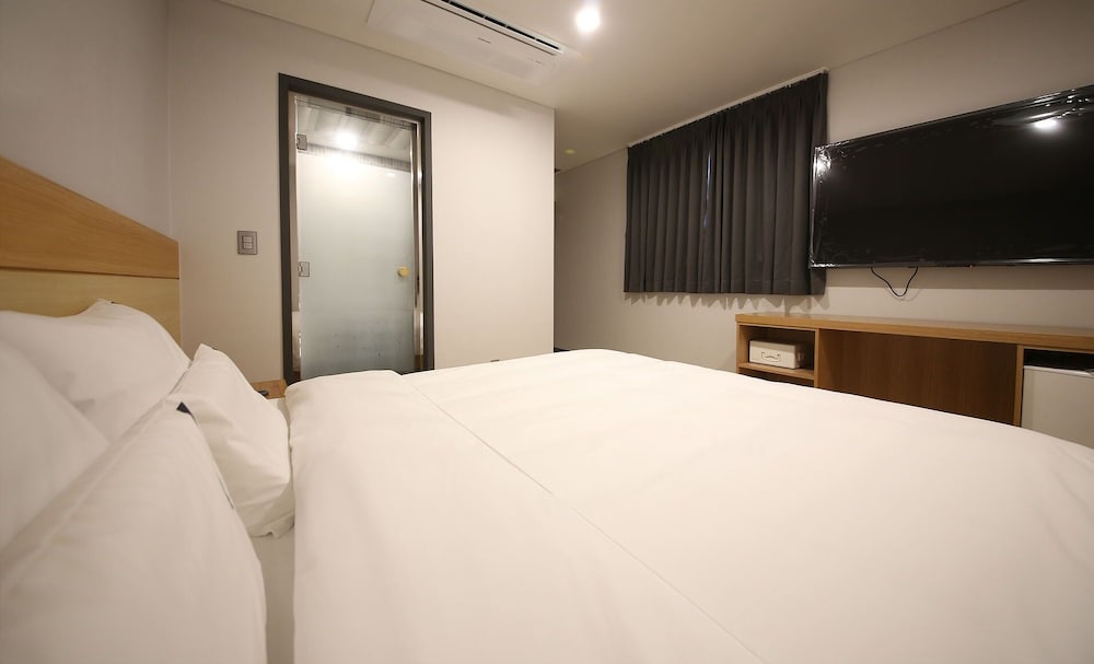 Deluxe Room - Photo 3