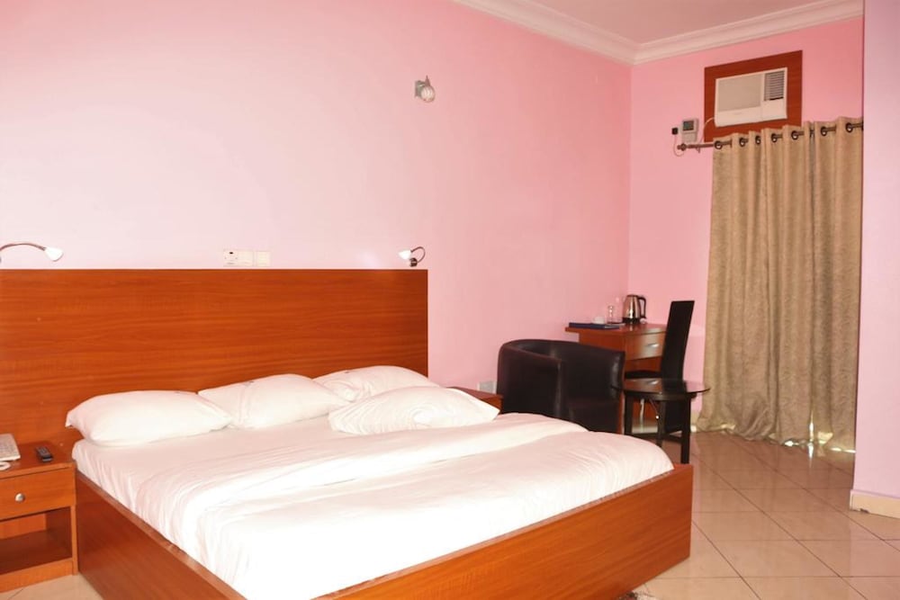 Business Suite, 1 Queen Bed photo 2