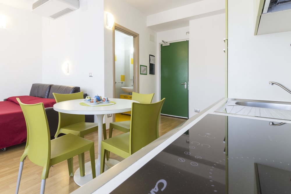 Traditional Apartment, 2 Twin Beds - Photo 6