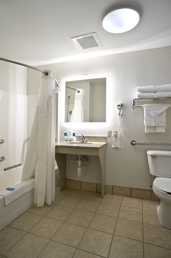 Standard Room, 2 Queen Beds, Accessible (Wheelchair) - Photo 2