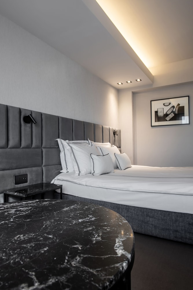 Deluxe King Room photo 2