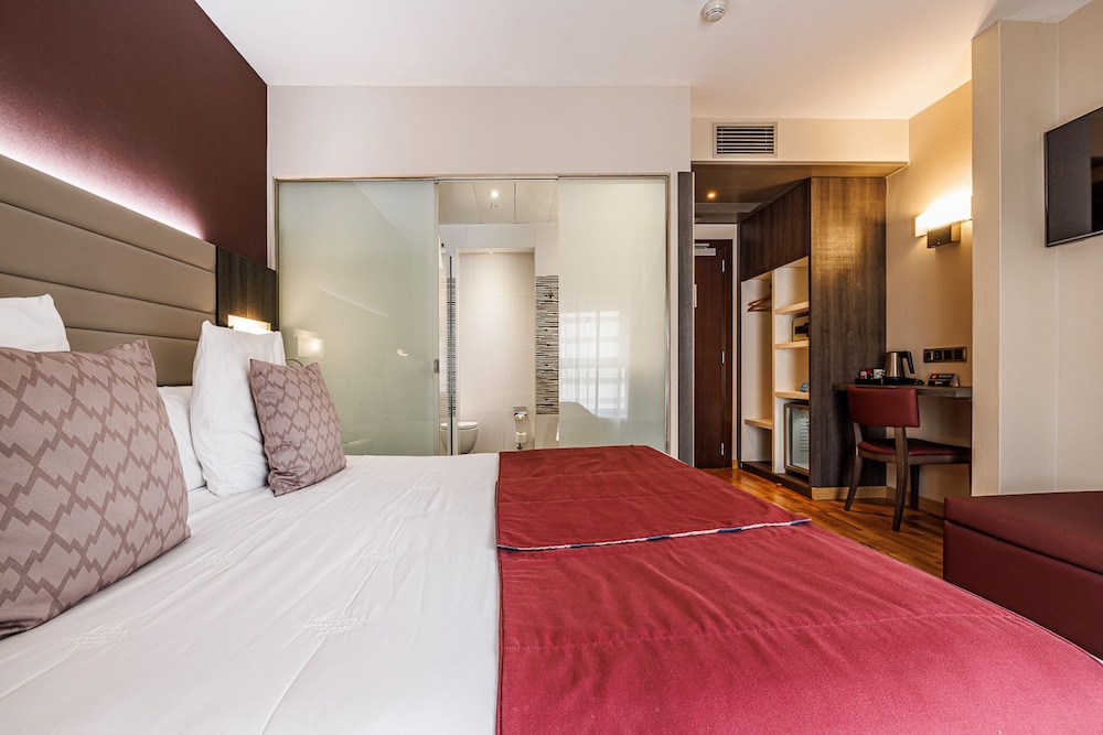 Superior Double Room Single Use photo 2