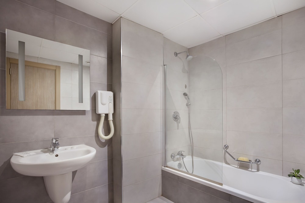 Standard Double or Twin Room - Photo 7