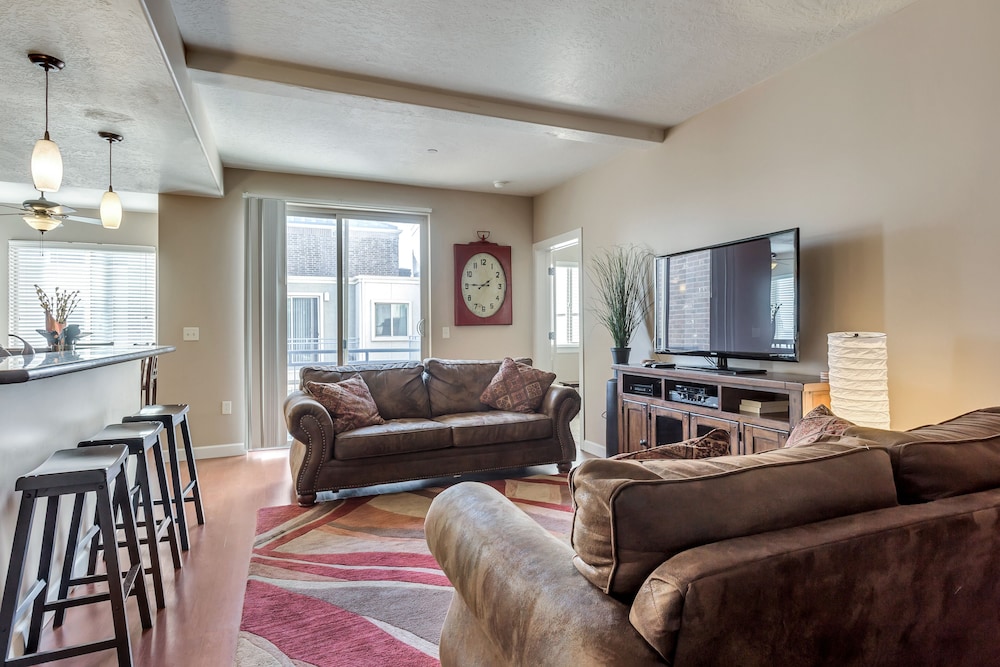 Condo, 3 Bedrooms