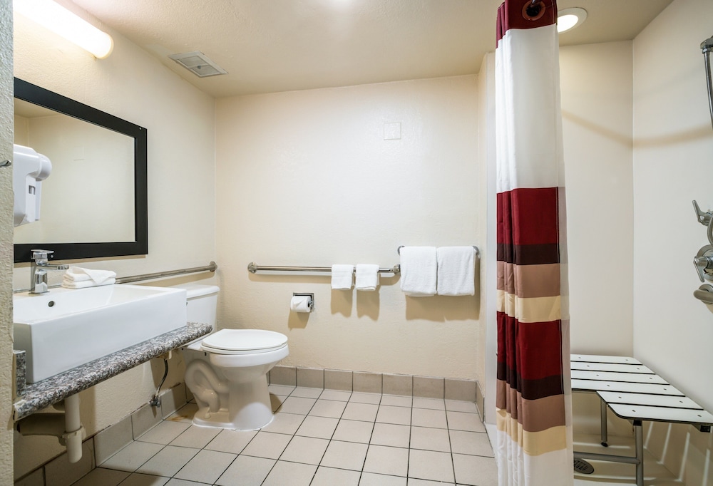 Deluxe Room, 1 King Bed, Accessible, Non Smoking - Photo 5