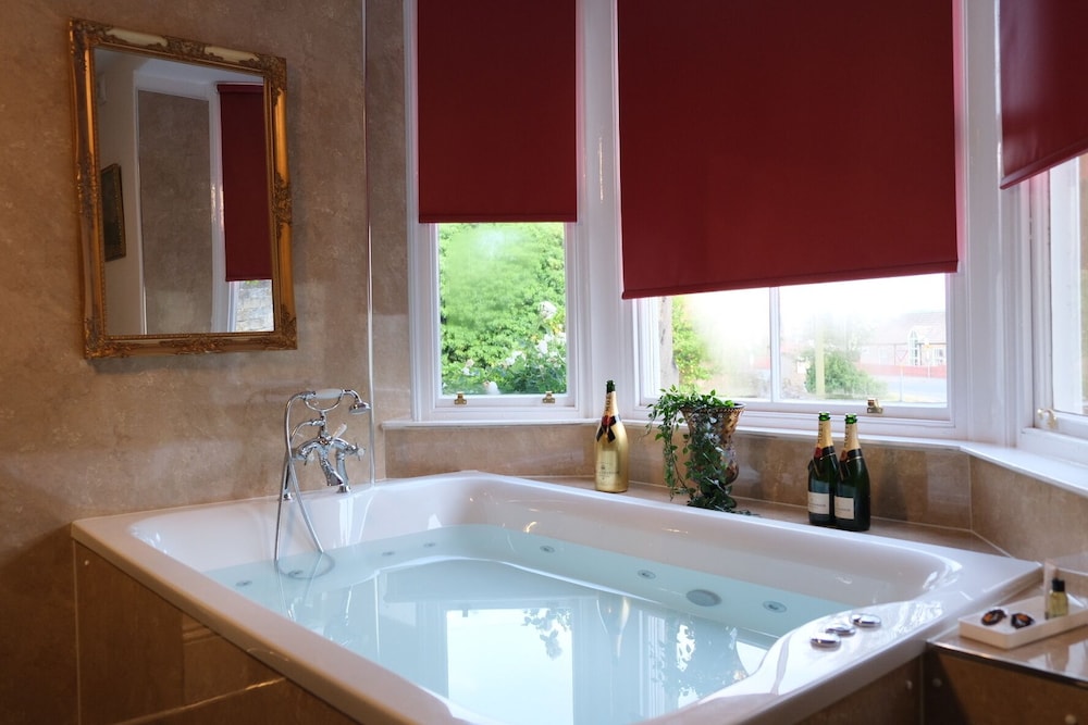 Deluxe Double Room, Ensuite, Garden View (Venice Suite) photo 3