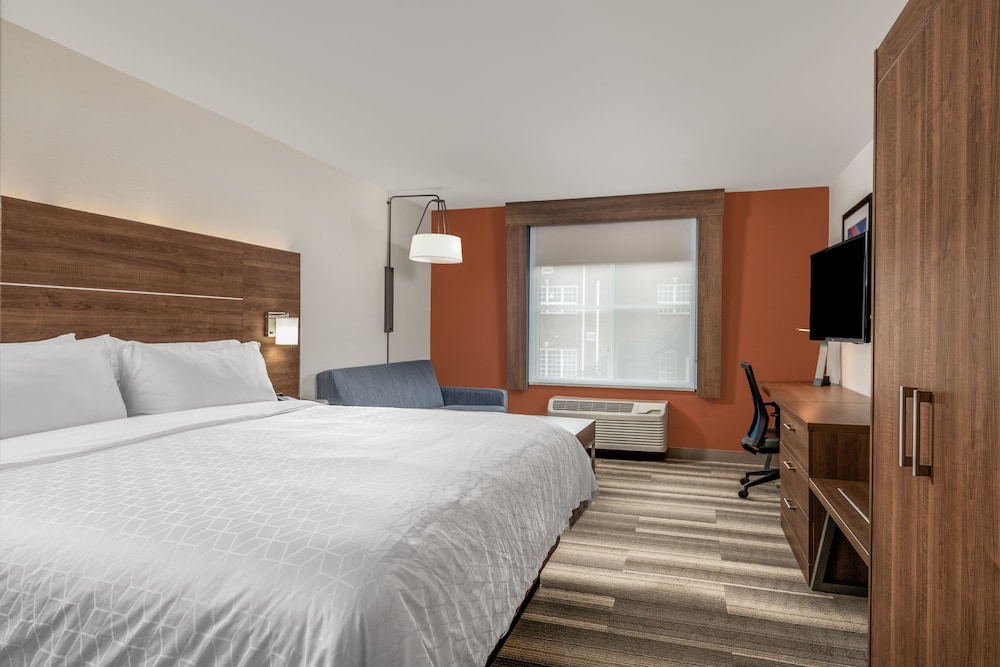 Standard Room, 1 King Bed, Accessible - Photo 2