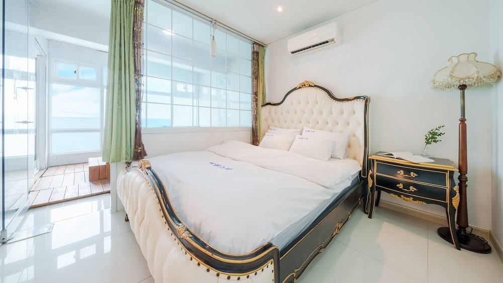 Basic Room, 1 Bedroom (302 Whimail) - Photo 6