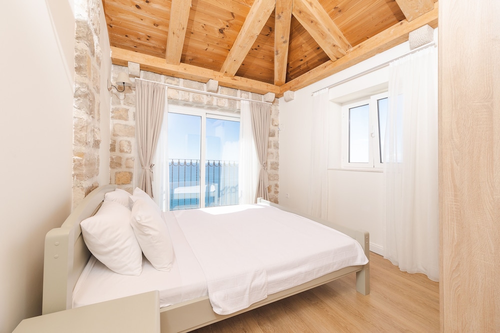 Comfort Apartment, 3 Bedrooms, Pool Access, Sea View