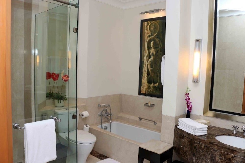 Executive Suite - Photo 5
