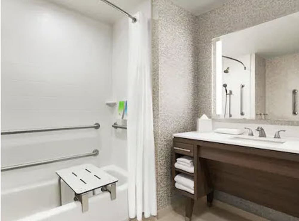 Studio Suite, Multiple Beds, Accessible Bathtub, Bathtub (Accessible)