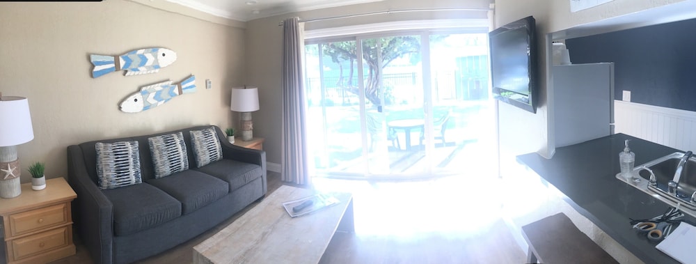 Room, 1 King Bed with Sofa bed, Kitchen photo 2