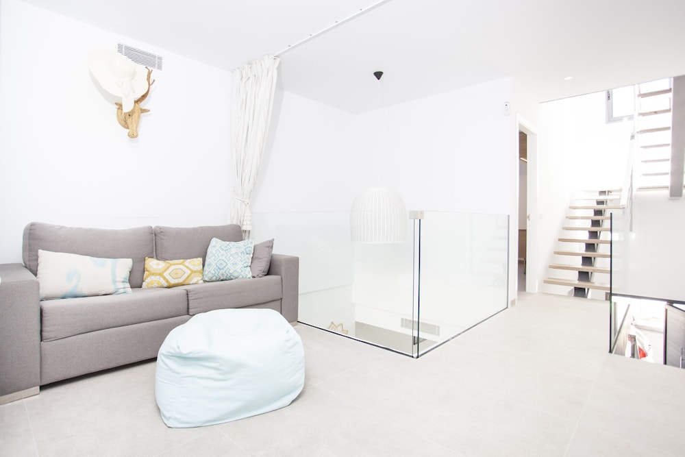 Villa photo 2