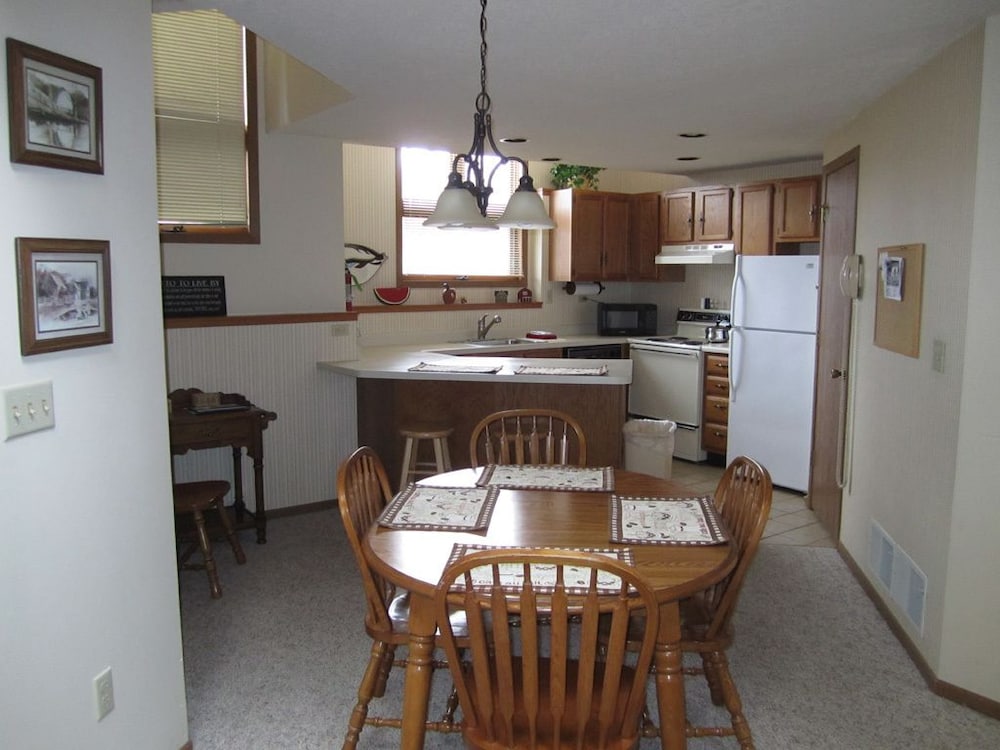 House, 2 Bedrooms photo 2