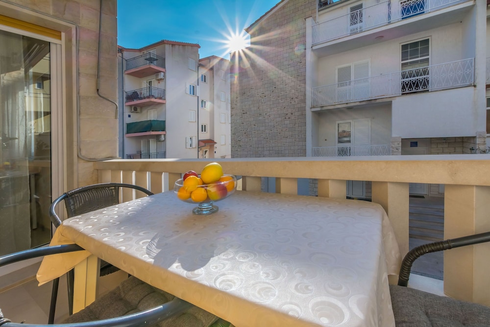 Apartment (A1) photo 2