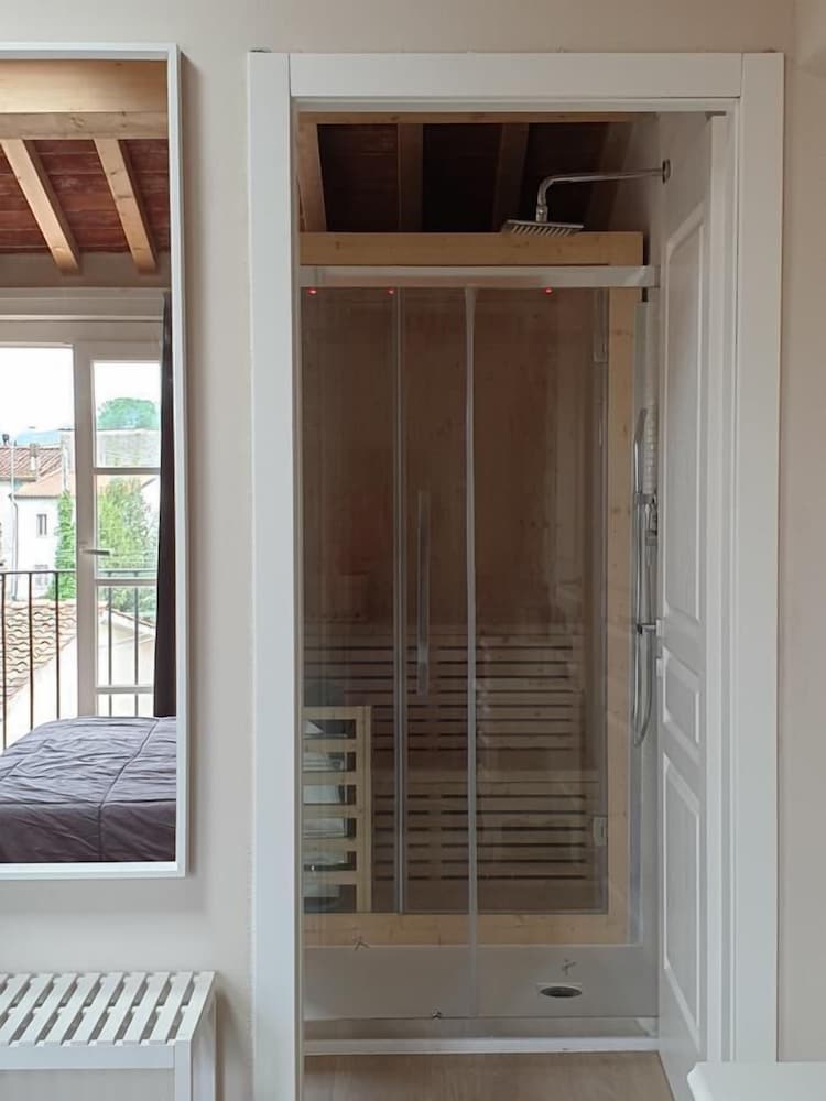 Suite, Jetted Tub - Photo 3