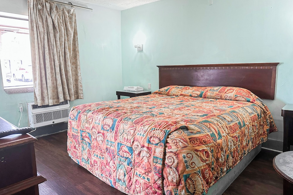 Room, 1 King Bed, Non Smoking
