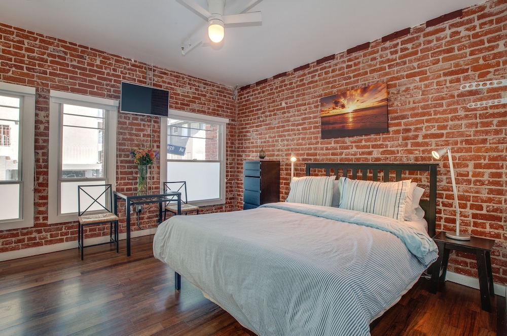 Standard Room, 1 Queen Bed