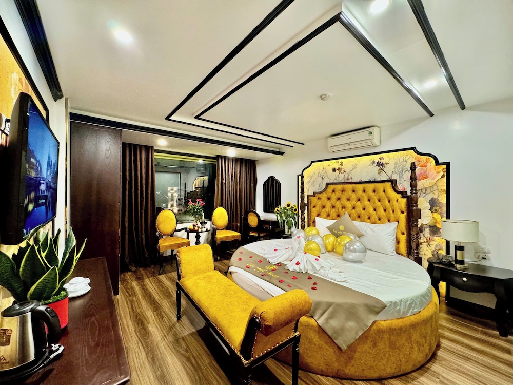 Deluxe Double Room, Patio, City View