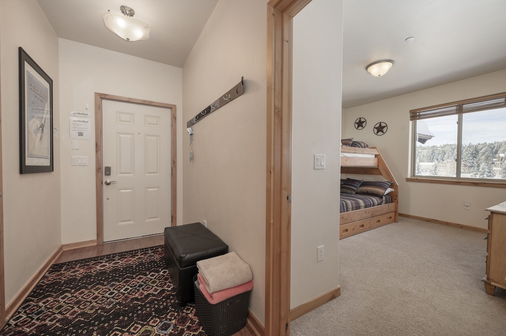 Condo, 2 Bedrooms photo 1