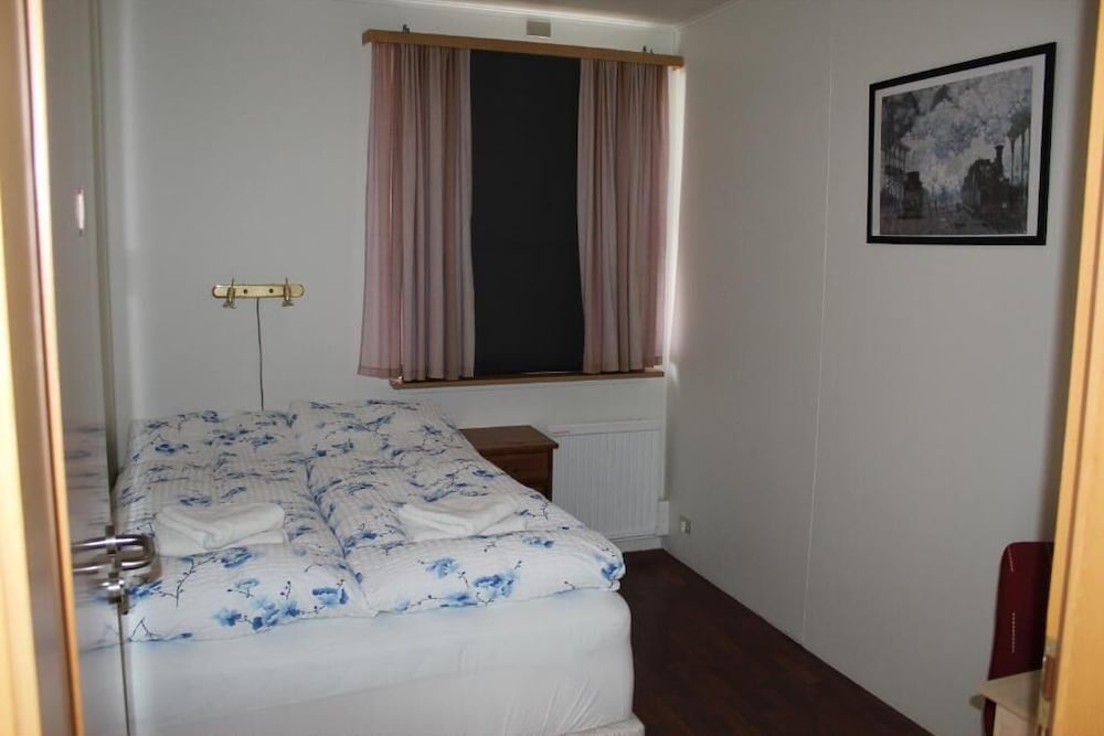 Standard Double or Twin Room, Shared Bathroom photo 3