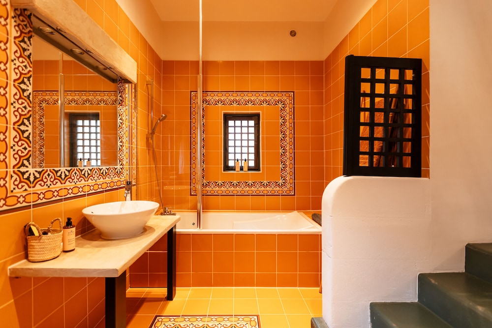 Comfort Triple Room, Ensuite, Courtyard View (Chambre de la Cour) photo 2