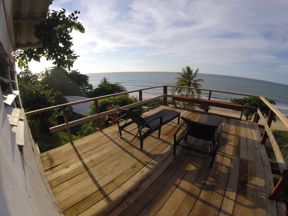 Picturesque Seaview Chalet photo 3